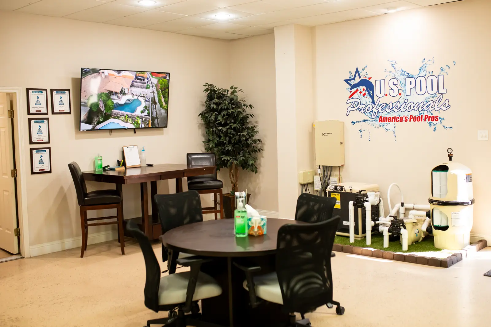Consultation seating area and working pool equipment display inside the showroom
