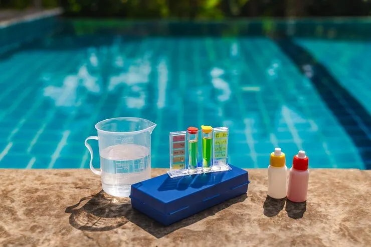 Pool water test kit with color reagent vials